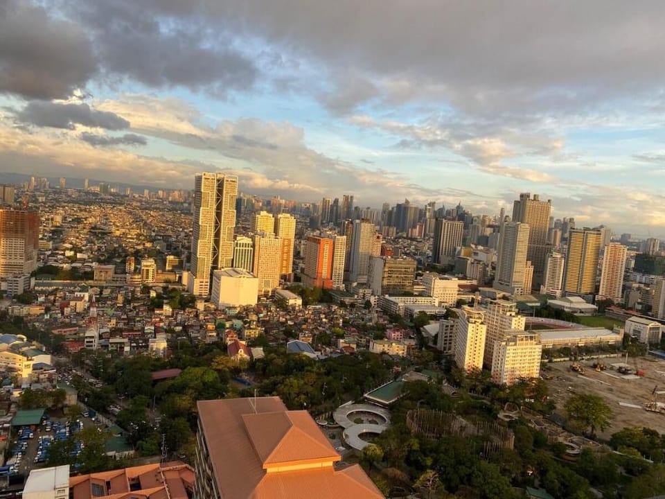 Amigo Bayview Staycation Home Apartment in Manila City