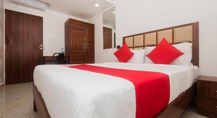 Hotel Grand Plaza Hotel in Mumbai