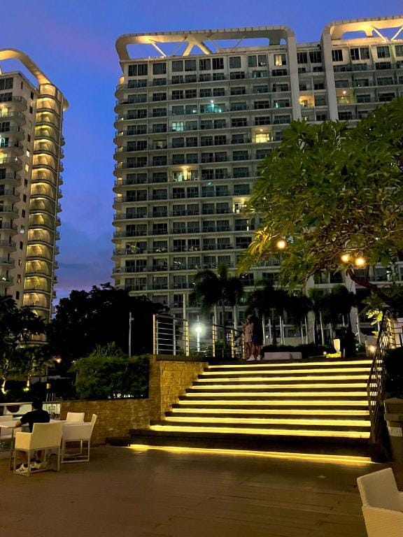 Serenity Flat at AZURE with Netflix Vacation rental in Paranaque