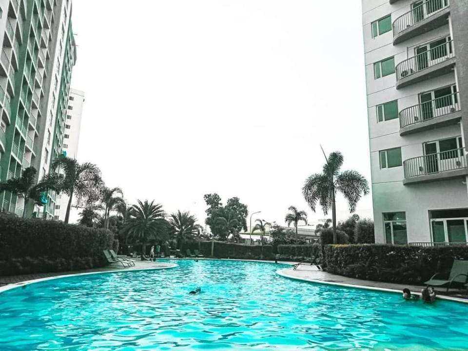 Snug & Cozy Condo @SM Southmall 100mbps Netflix D+ Vacation rental in Las Pinas