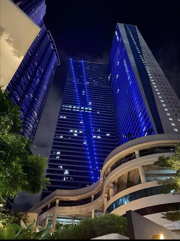 Hygge home with Ayala CBD Makati view! NEW! Apartment in Makati