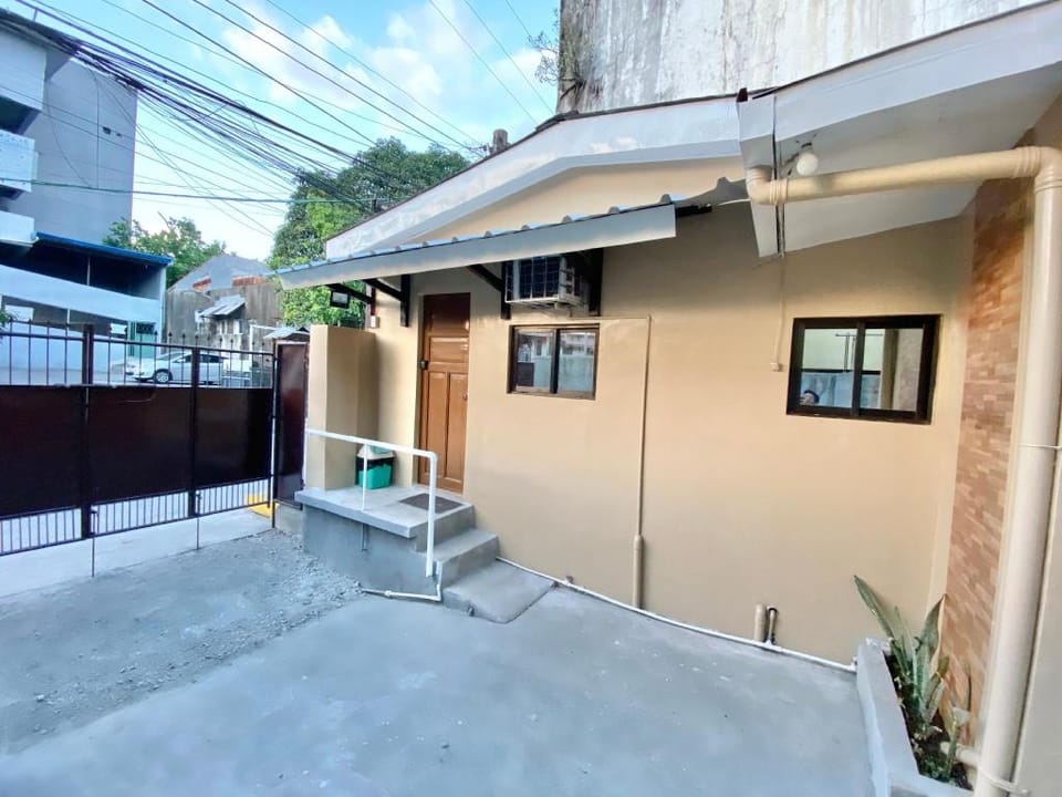 Entire Compound - Olongapo Viajeros Transient  Vacation rental in Olongapo