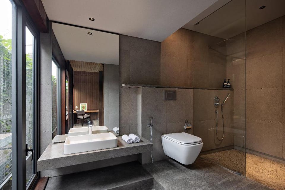 Villa Tana Takah, Canggu | Modern 3-Bedroom w Pool Villa in North Kuta