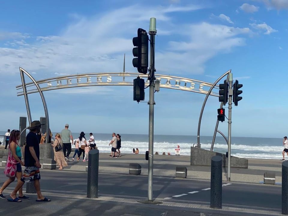 Ocean front 1-bedroom apartment near Beach Apartment in Surfers Paradise