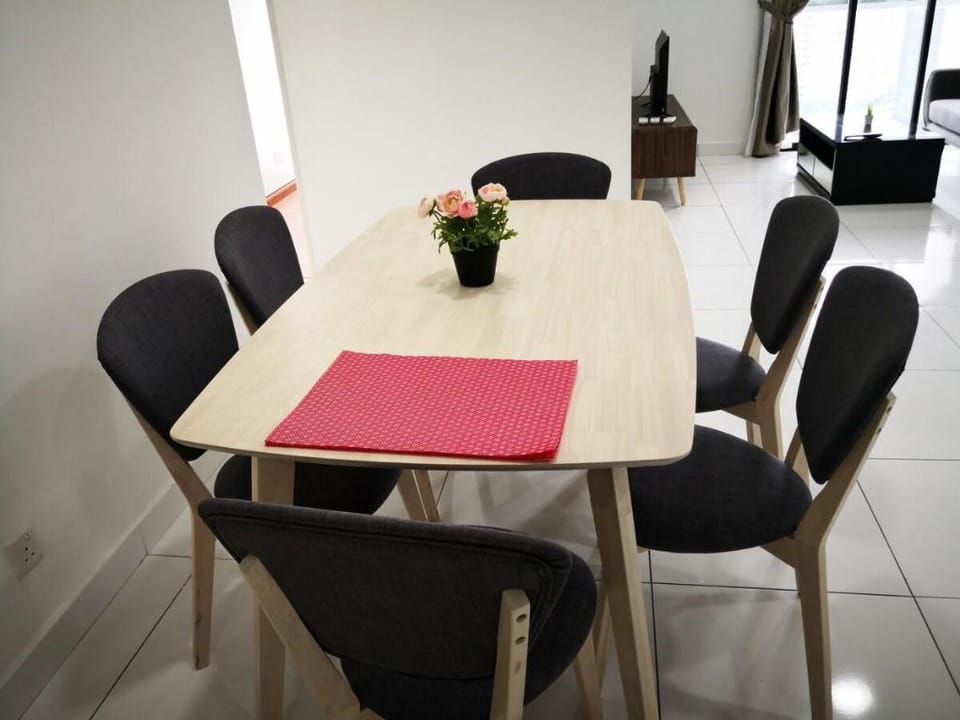 Paradigm mall 5min Sutera Mall CIQ 15min 4pax Apartment in Johor Bahru
