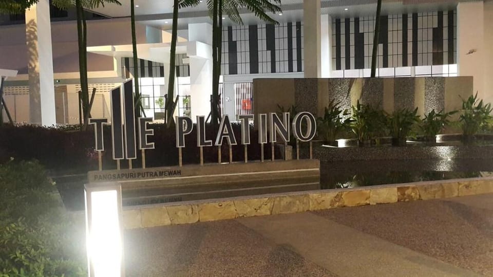 Paradigm mall 5min Sutera Mall CIQ 15min 4pax Apartment in Johor Bahru