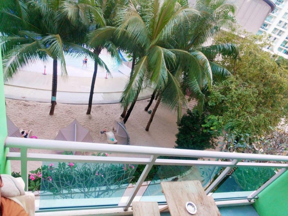 Azure Staycation Perfect getaway with beach view  Apartment in Paranaque