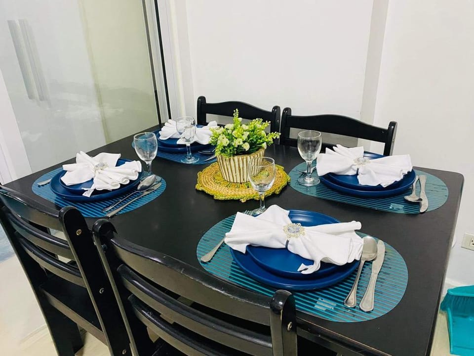 Azure Staycation Perfect getaway with beach view  Apartment in Paranaque