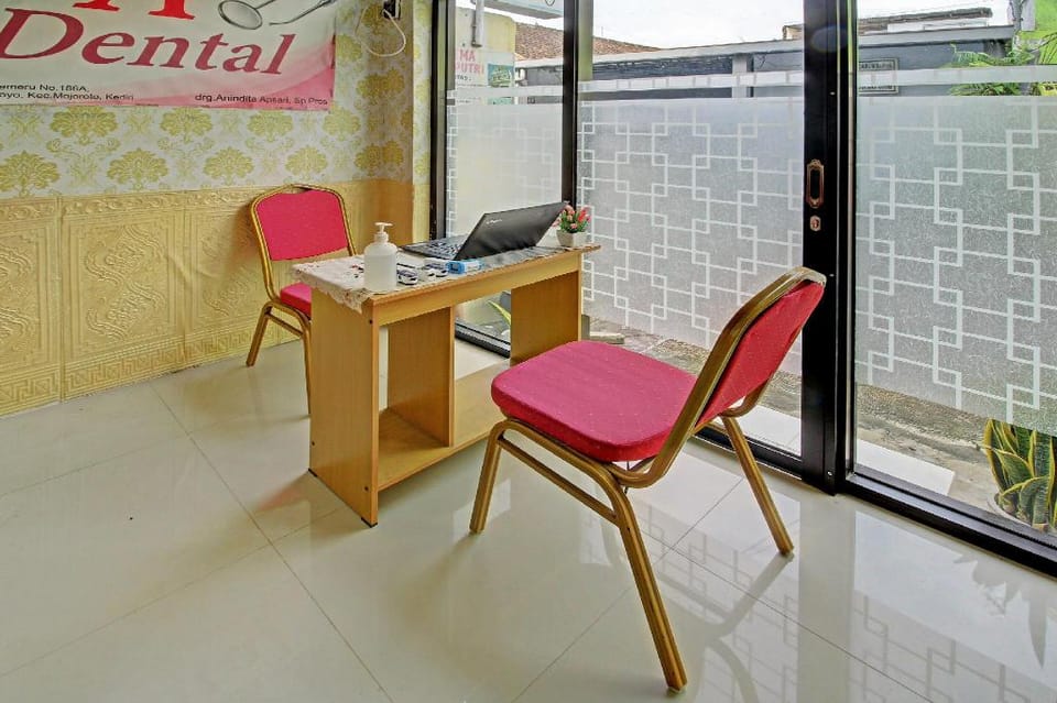 OYO Life 92312 A Cozy Rooms Syariah Hotel in East Java