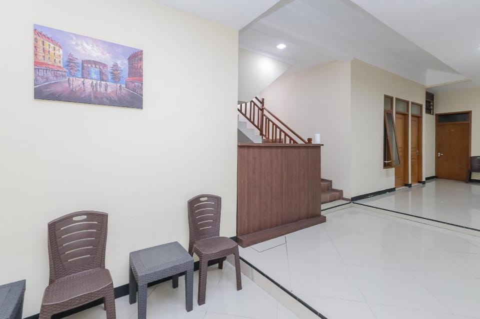 RedDoorz @ WR. Supratman Batu Hotel in Batu