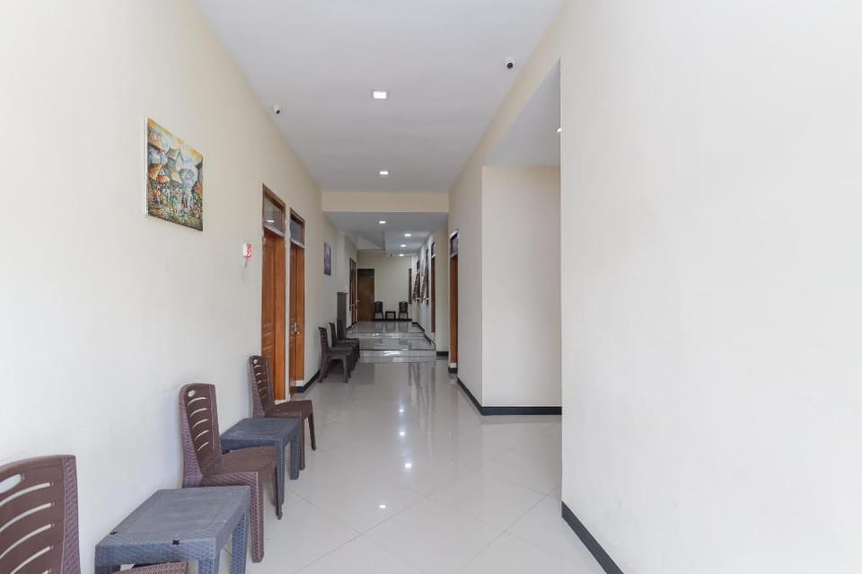 RedDoorz @ WR. Supratman Batu Hotel in Batu