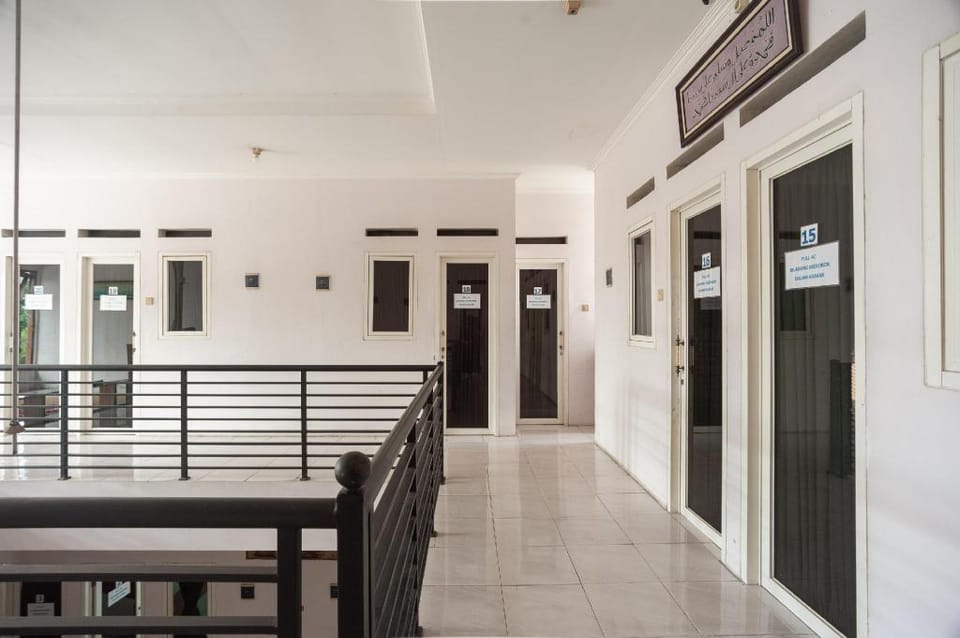 RedDoorz Syariah near PGC Cililitan Hotel in Jakarta