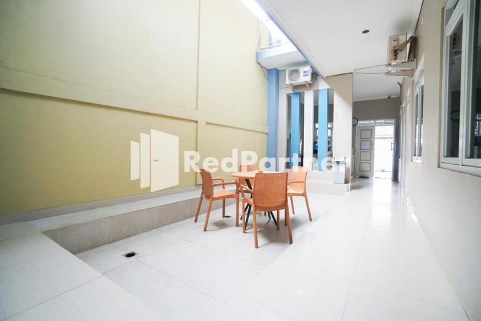 Indah Residence Syariah Mitra RedDoorz Hotel in Jakarta