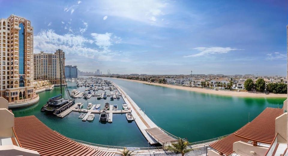 Palm Jumeirah Studio,  Sea and Dubai Eye view. Apartment in Dubai
