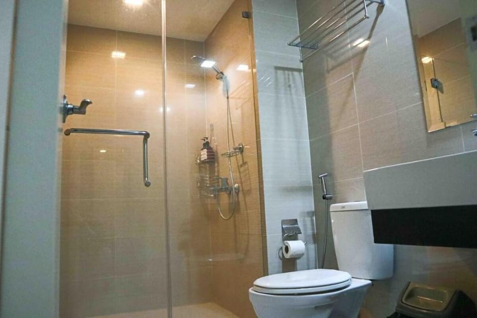 Stylish Executive Suite linked to Venice+FastWifi Vacation rental in Makati