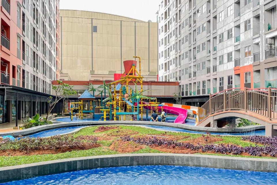 RedLiving Apartemen Transpark Juanda - Kamarku Tower Jade with Netflix Hotel in West Java