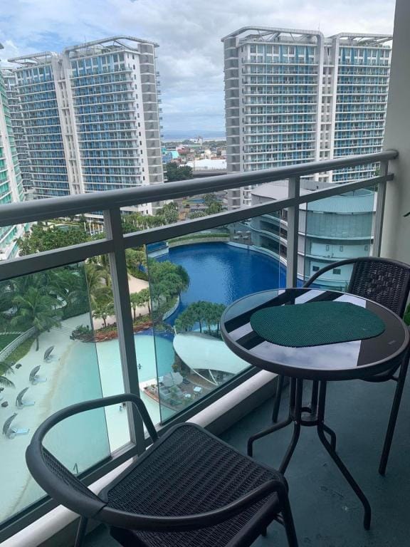 Home at Azure Sm Bicutan - Beach View Apartment in Paranaque
