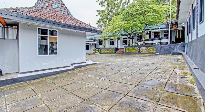 OYO 92287 Hotel Aji Mantoro Hotel in Special Region of Yogyakarta