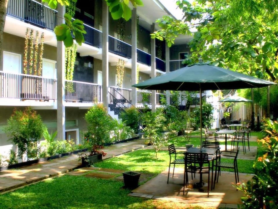 Safwah Bintaro Syariah Mitra RedDoorz Hotel in Jakarta
