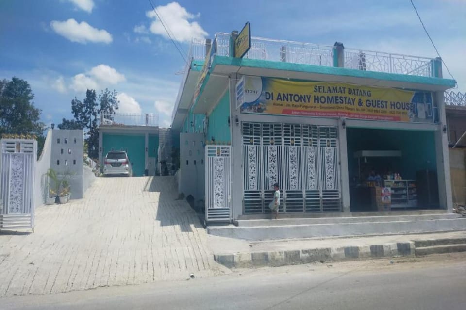 EXPRESS O 92194 Antony Homestay Hotel in Indonesia