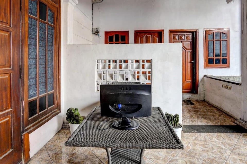 OYO Life 92310 Banyu Homestay Hotel in Surabaya