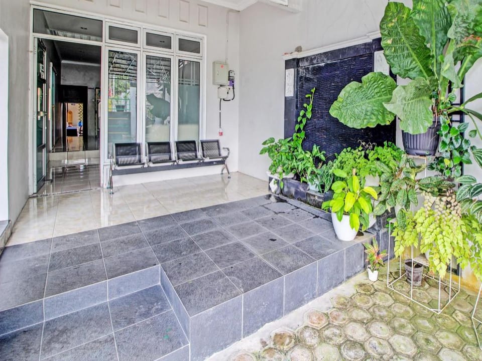 Capital O 92250 Hall & Guesthouse Kowapi Syariah Hotel in Indonesia