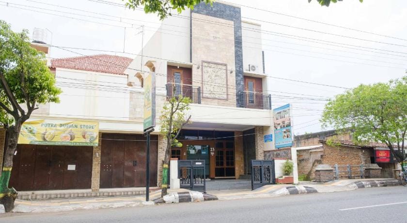 Homestay Griya Kinasih Syariah Pati Mitra RedDoorz Hotel in East Java
