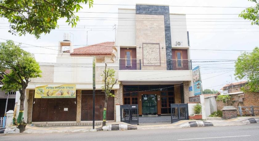 Homestay Griya Kinasih Syariah Pati Mitra RedDoorz Hotel in East Java