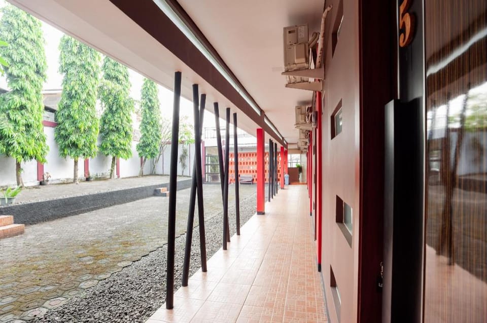 Urbanview Hotel Amarilis Sentul Bogor by RedDoorz Hotel in West Java