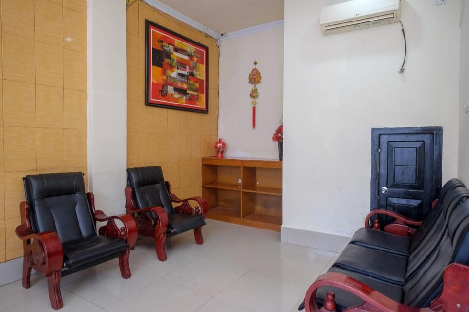 RedDoorz @ Hotel Rich Parepare near Pantai Mattirotasi Hotel in Indonesia