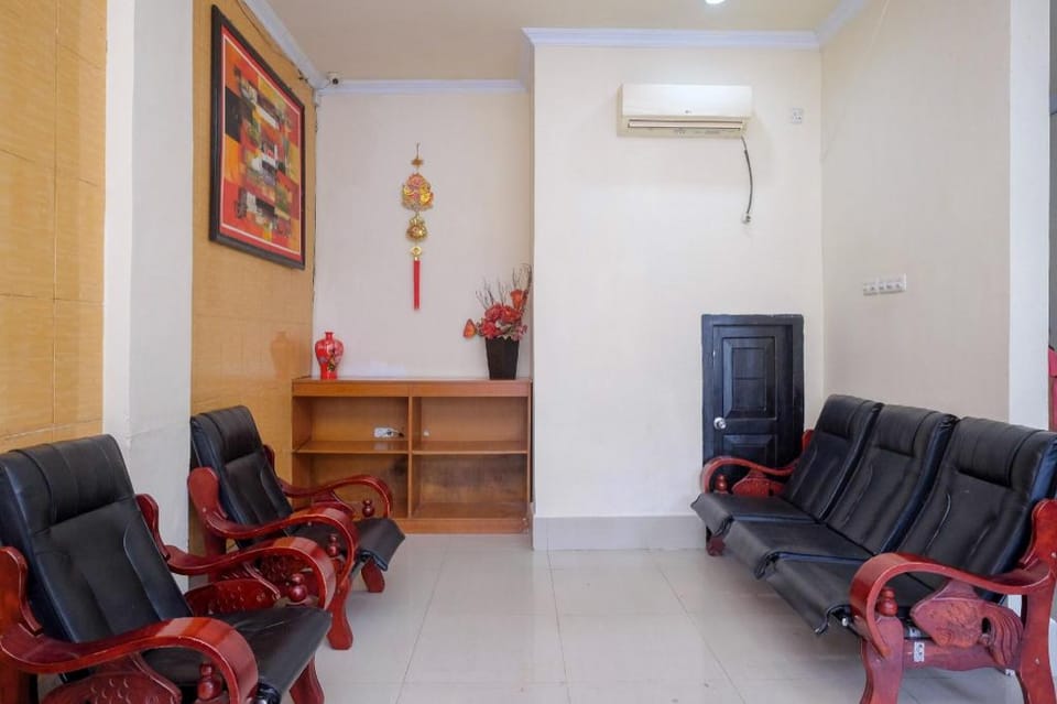 RedDoorz @ Hotel Rich Parepare near Pantai Mattirotasi Hotel in Indonesia