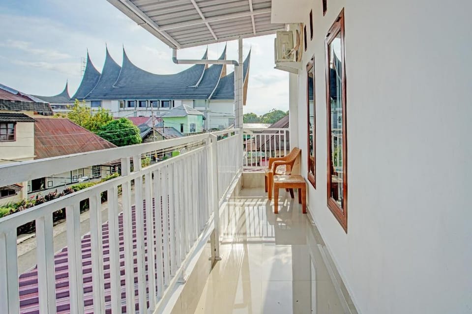 OYO 92358 Pondok Amak Syariah Hotel in Padang