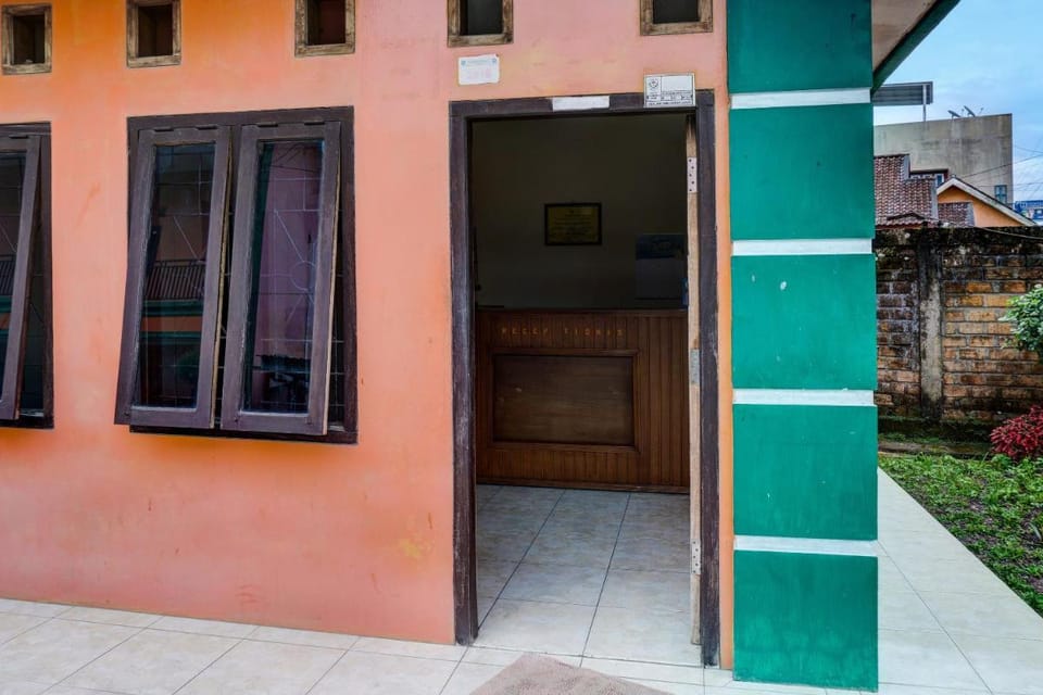 Capital O 92316 Wisma Widya Loka Pratama Near Futsal Tebing Gading Hotel in Indonesia
