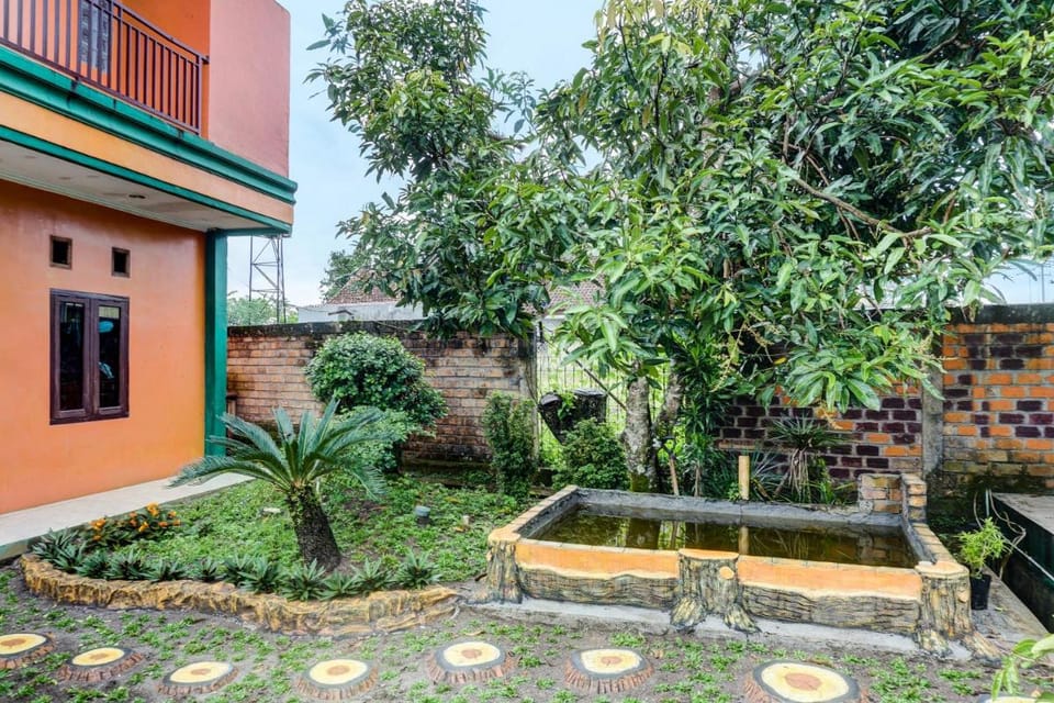 Capital O 92316 Wisma Widya Loka Pratama Near Futsal Tebing Gading Hotel in Indonesia