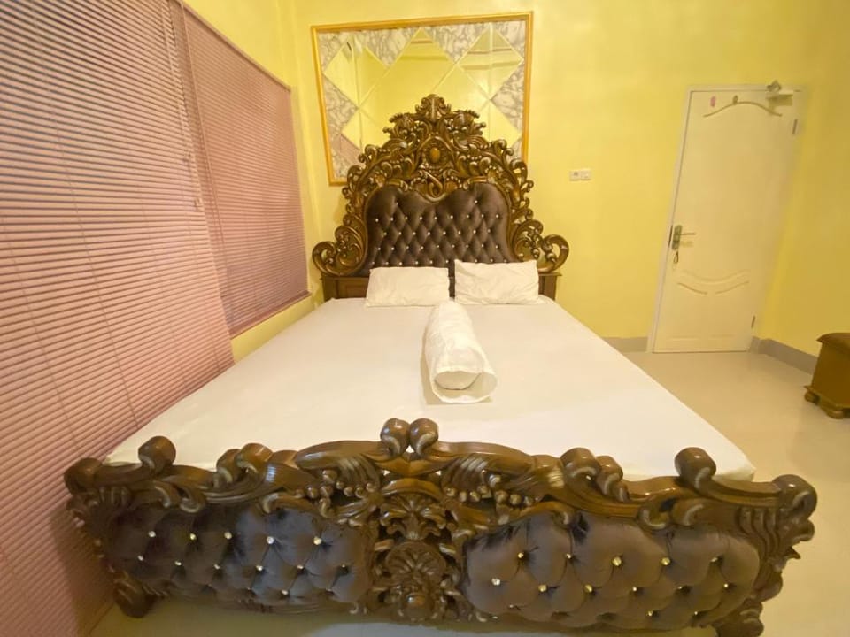 Homestay RN near Taman Bambu Runcing Polewali Mitra RedDoorz Hotel in Indonesia
