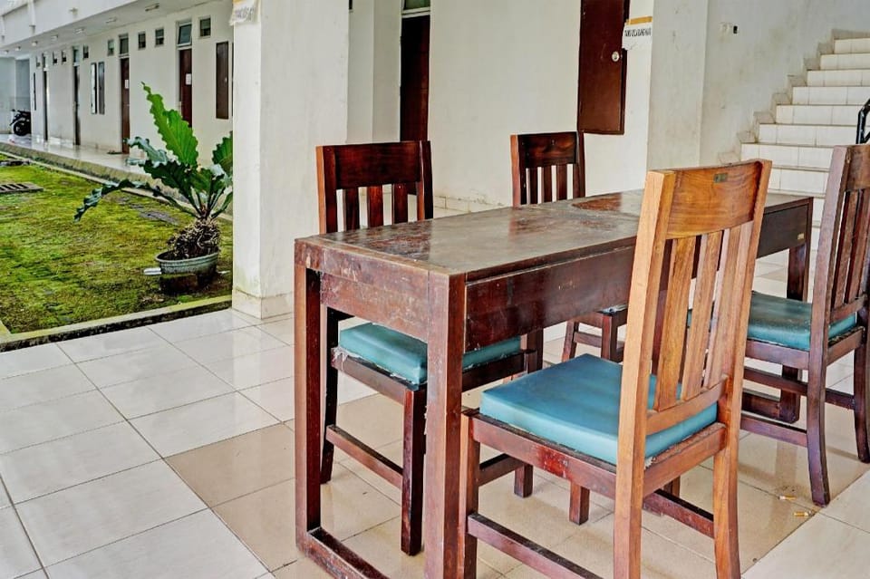 SPOT ON 92374 Penginapan Rusunawa Hotel in East Java