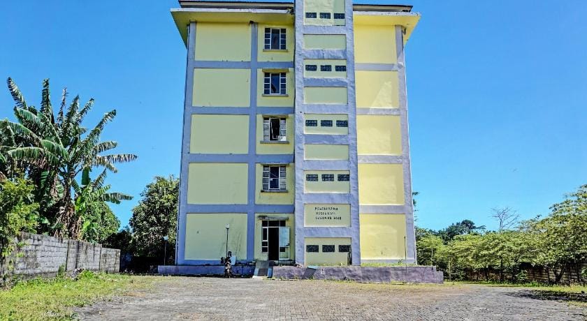 SPOT ON 92374 Penginapan Rusunawa Hotel in East Java