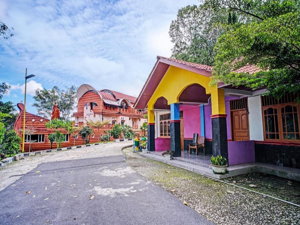 Hotel O Taman Wisata Iman Ii Near Taman Wisata Iman Sitinjo Hotel in Indonesia