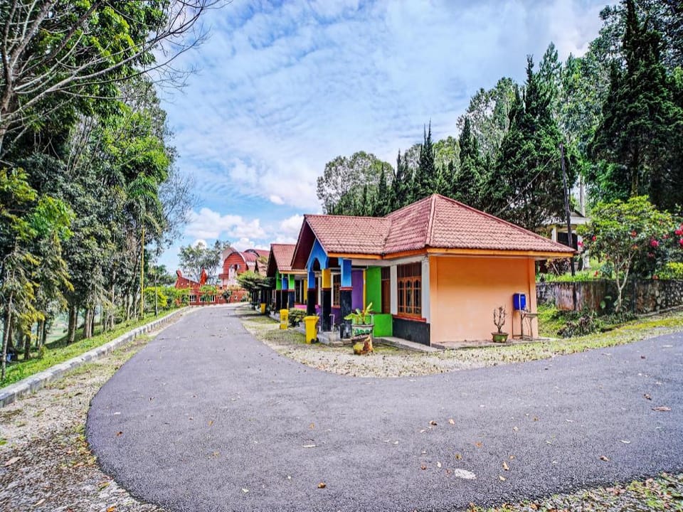 Hotel O Taman Wisata Iman Ii Near Taman Wisata Iman Sitinjo Hotel in Indonesia