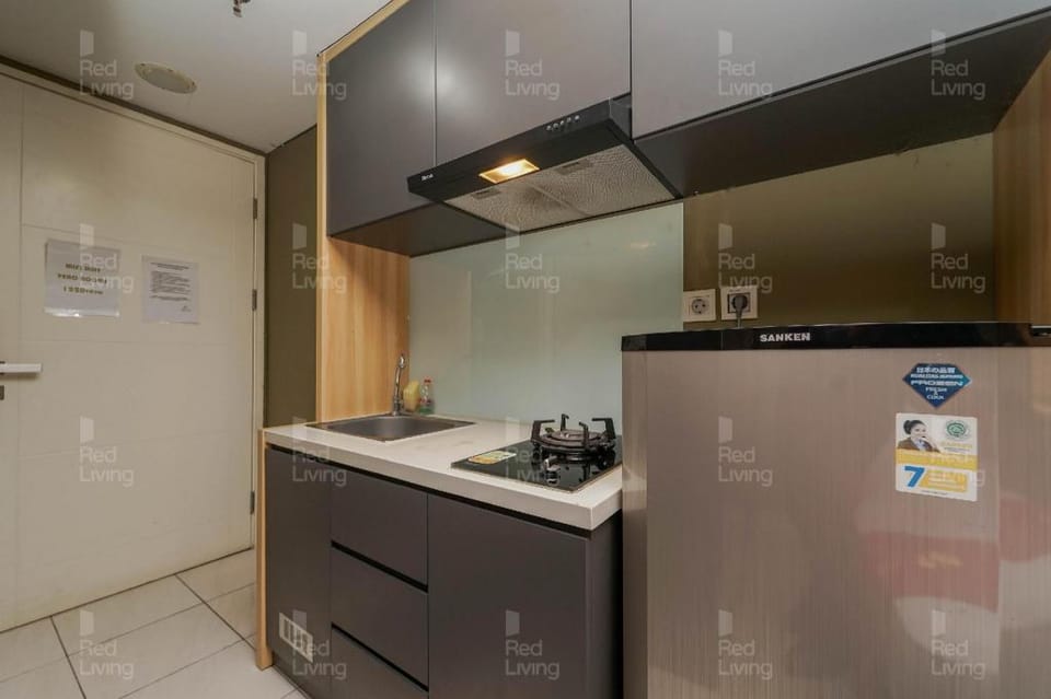 RedLiving Apartemen Springlake Summarecon - Kamarku Tower Azolla Hotel in West Java