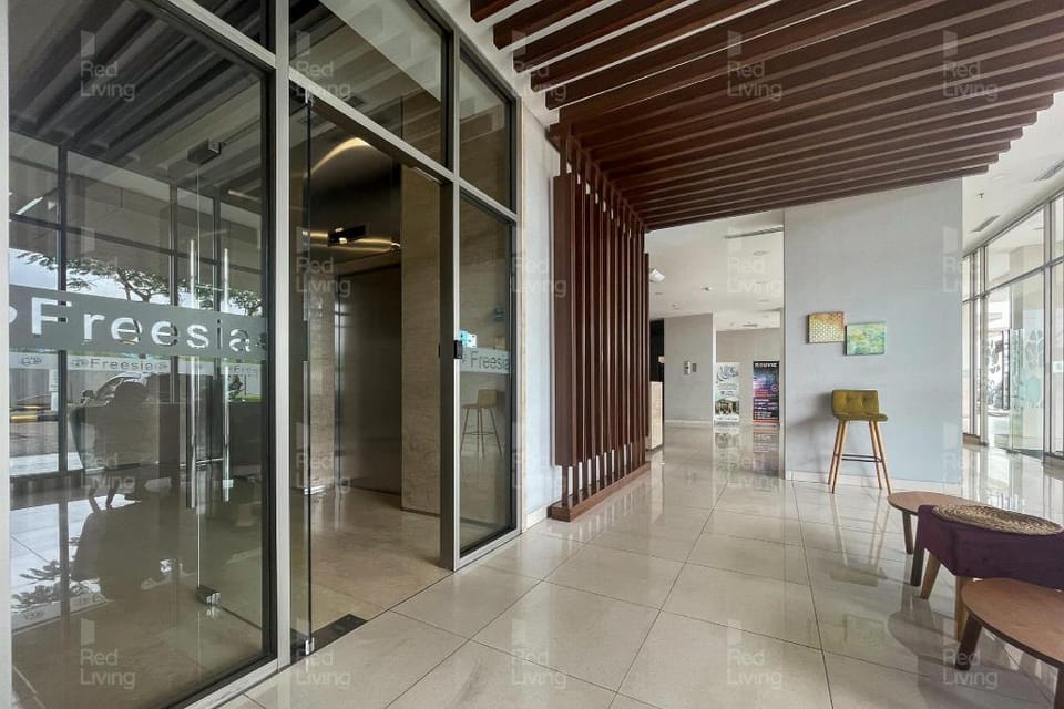 RedLiving Apartemen Springlake Summarecon - Kamarku Tower Azolla Hotel in West Java