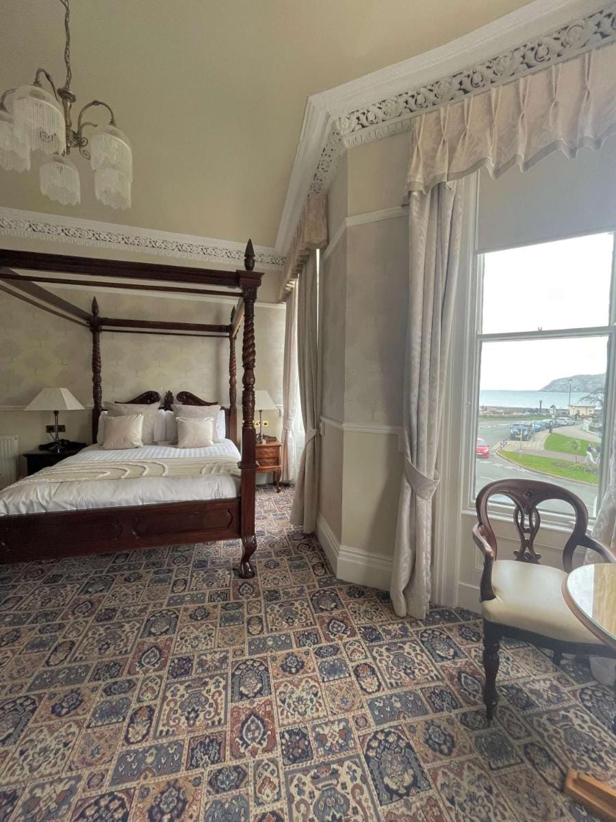 Montclare Hotel in Llandudno