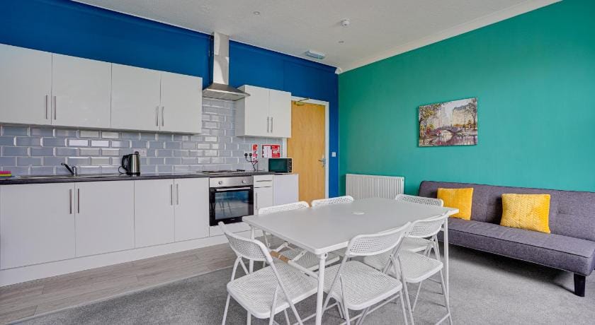 Homesly Guest Rooms - Self Check-in Bed and Breakfast in Berwick -upon Tweed Bridge