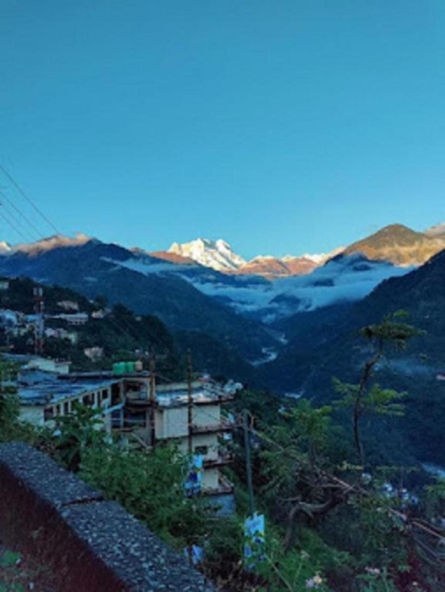Hotel Mount Hills by StayApart Bed and Breakfast in Uttarakhand