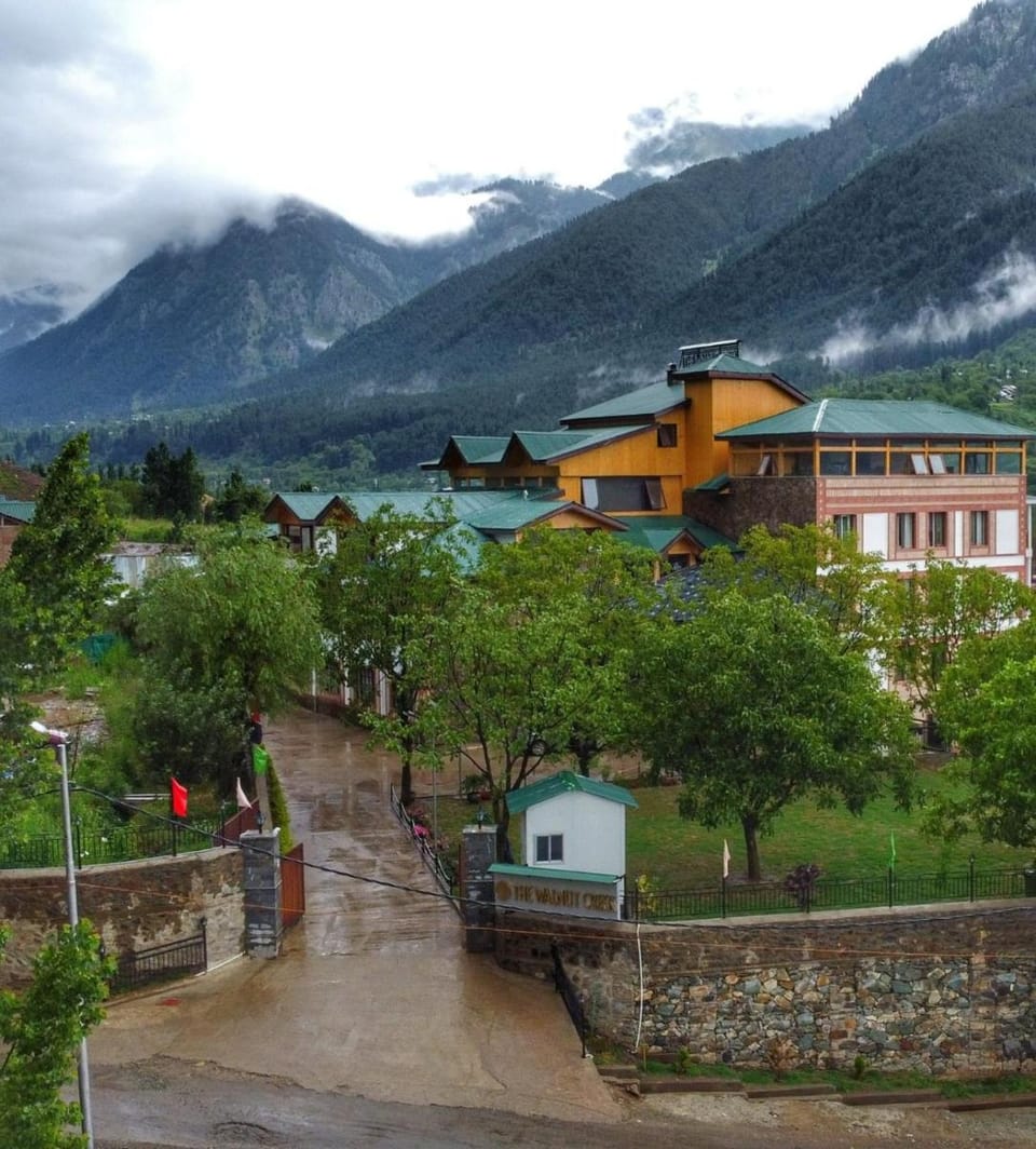 The Walnut Creek Pahalgam Hotel in Punjab