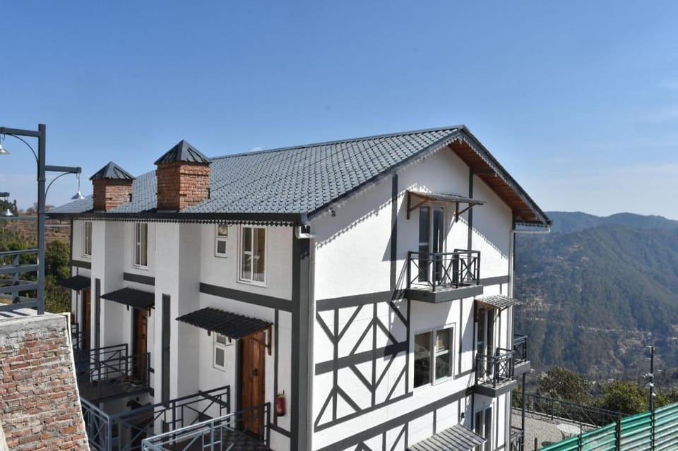 Tudor House Mukteshwar Hotel in Uttarakhand
