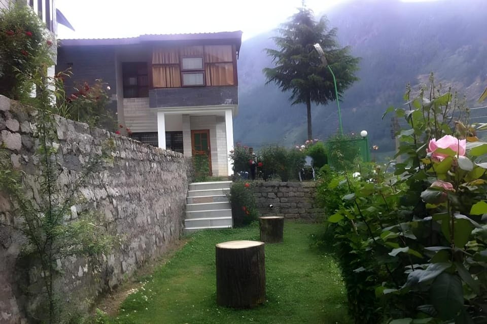Himalayan Nomad Cottage, Manali Hotel in Manali