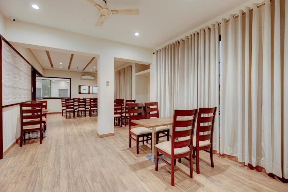 Super Collection O Ovel Hotel Grand Hotel in Punjab, India