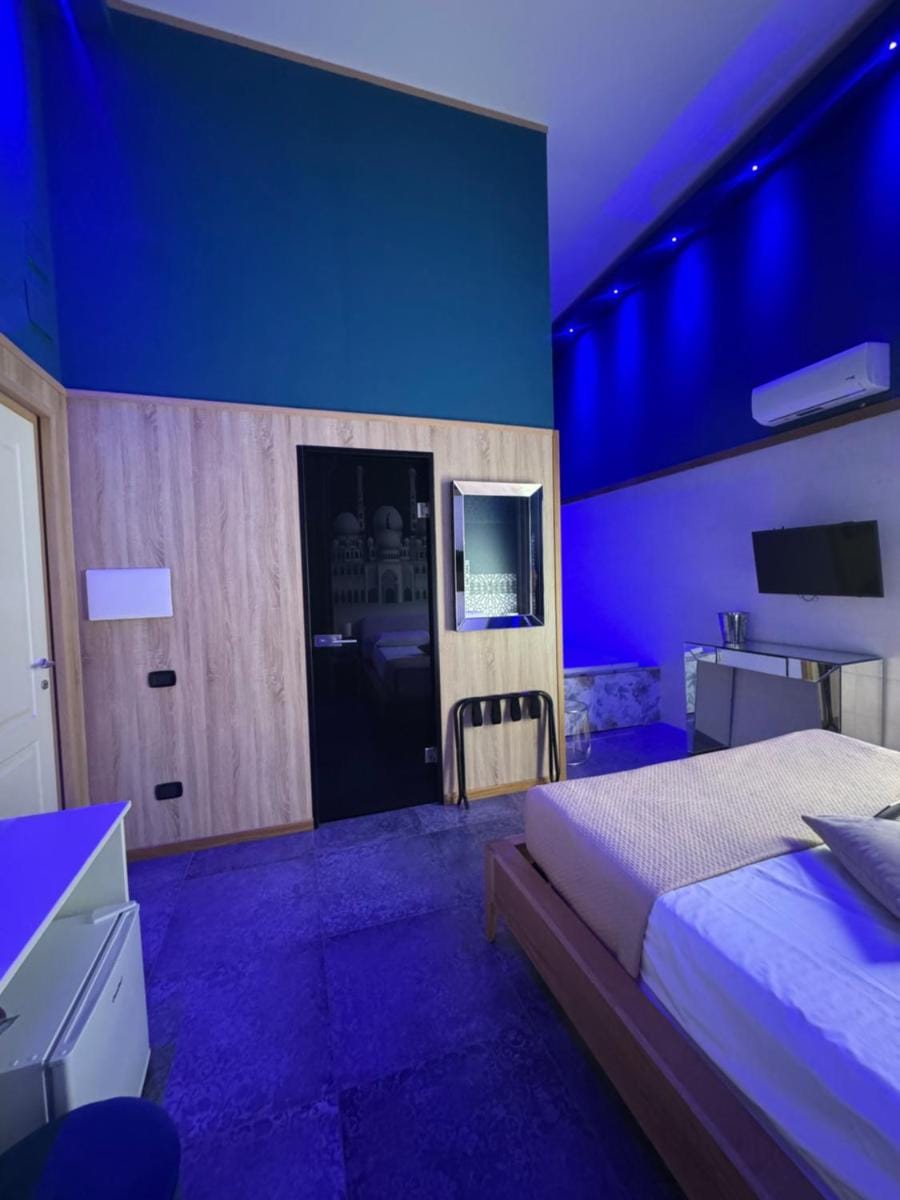Kore Luxury Suite e Spa Bed and Breakfast in Naples