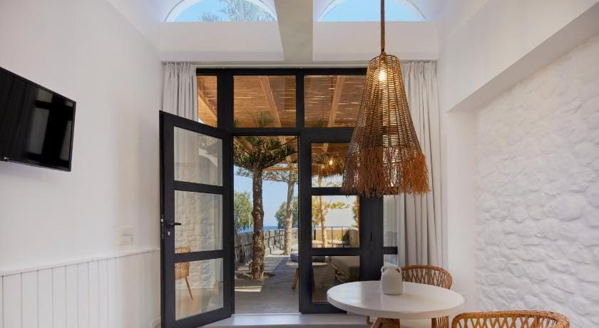 Oscar Beachfront Suites Hotel in Santorini